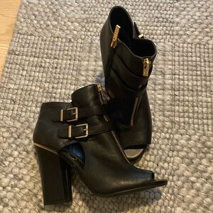Jessica Simpson heeled bootie with toe cutout.